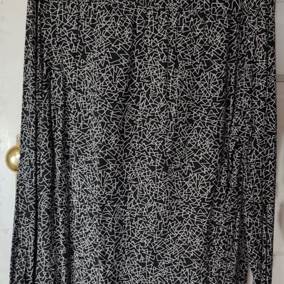 Black Clockhouse shirt with white Geometric print 100% viscose - Picture 5 of 6